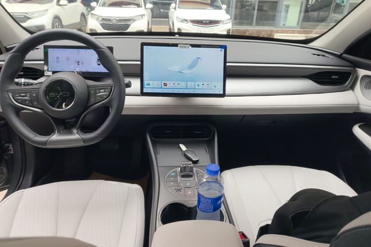 Used BYD Seal 05 DM-i 2025 DM-i Intelligent Drive 120KM Flagship Model Center Console