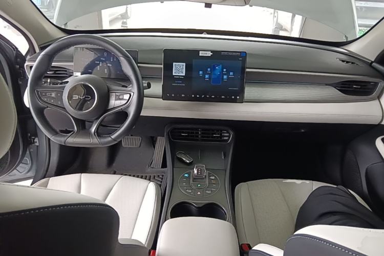 Used BYD Seal 05 DM-i 2025 DM-i Intelligent Drive 120KM Flagship Model Center Console