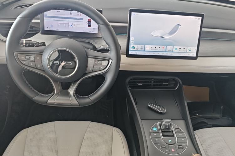 Used BYD Seal 05 DM-i 2025 DM-i Intelligent Drive 120KM Flagship Model Center Console