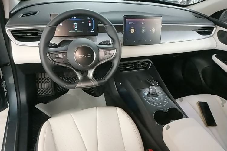 Used BYD Seal 05 DM-i 2025 DM-i Smart Drive 55KM Luxury Model Center Console