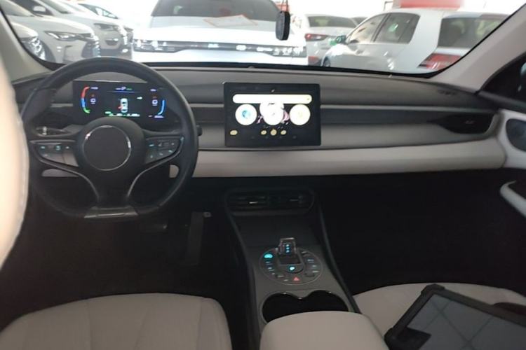 Used BYD Seal 05 DM-i 2025 DM-i Smart Drive 55KM Luxury Model Center Console
