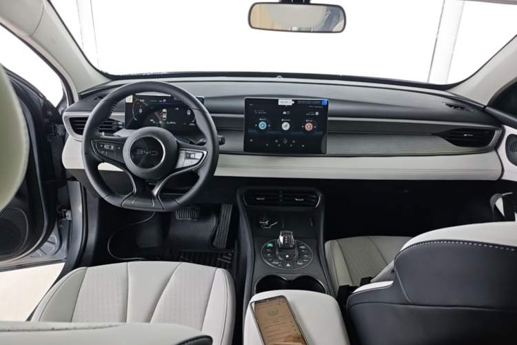 Used BYD Seal 05 DM-i 2025 DM-i Smart Drive 55KM Luxury Model Center Console