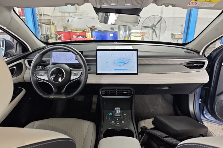 Used BYD Seal 05 DM-i 2025 DM-i Intelligent Drive 120KM Flagship Model Center Console