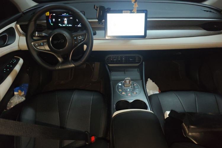 Used BYD Seal 05 DM-i 2025 DM-i Smart Drive 55KM Luxury Model Center Console