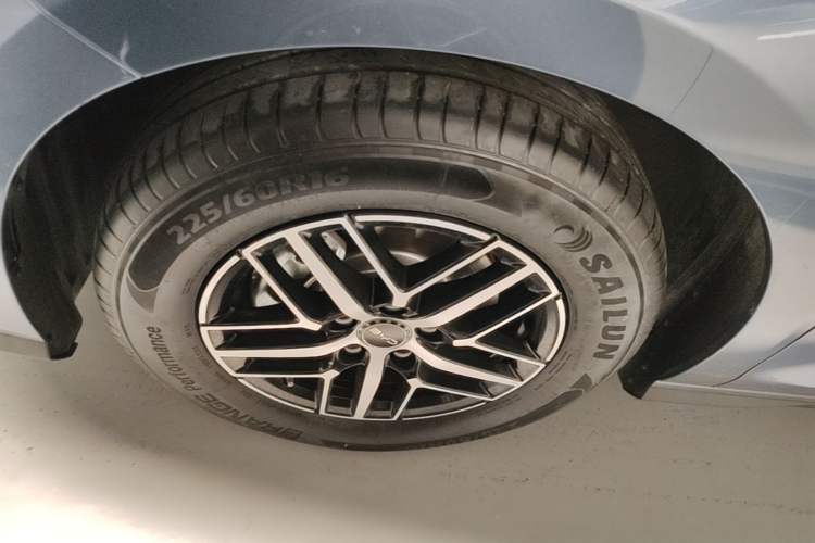 Used BYD Seal 05 DM-i 2025 DM-i Intelligent Drive 120KM Flagship Model Exterior 4