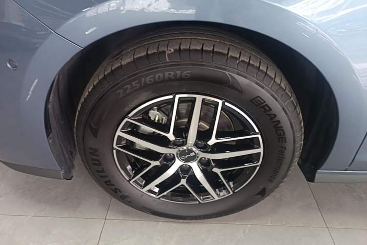 Used BYD Seal 05 DM-i 2025 DM-i Intelligent Drive 120KM Flagship Model Exterior 4