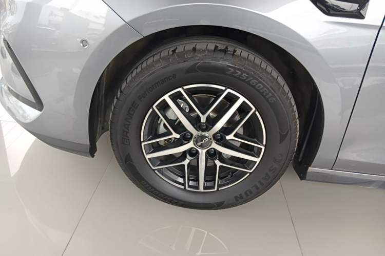 Used BYD Seal 05 DM-i 2025 DM-i Intelligent Drive 120KM Flagship Model Exterior 4