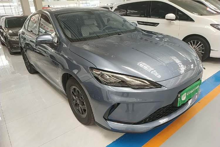Used BYD Seal 05 DM-i 2025 DM-i Smart Drive 55KM Luxury Model Front Right 45 Deg