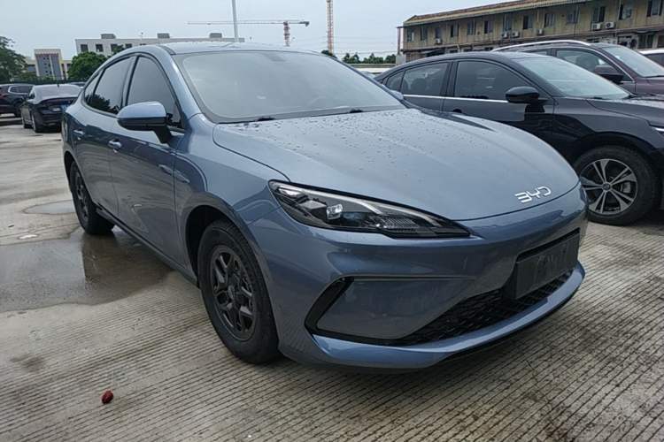 Used BYD Seal 05 DM-i 2025 DM-i Smart Drive 55KM Luxury Model Front Right 45 Deg