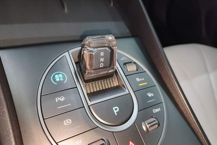 Used BYD Seal 05 DM-i 2025 DM-i Intelligent Drive 120KM Flagship Model Gear Lever