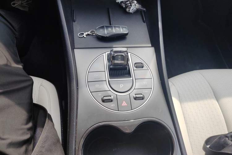 Used BYD Seal 05 DM-i 2025 DM-i Intelligent Drive 120KM Flagship Model Gear Lever