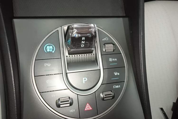 Used BYD Seal 05 DM-i 2025 DM-i Intelligent Drive 120KM Flagship Model Gear Lever