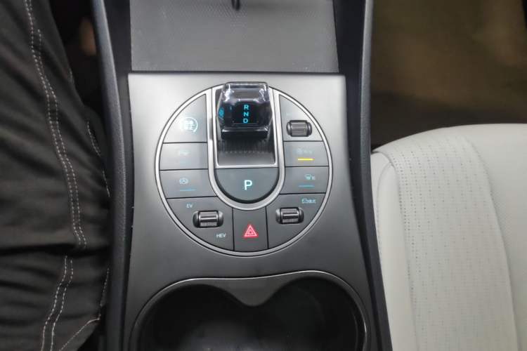 Used BYD Seal 05 DM-i 2025 DM-i Intelligent Drive 120KM Flagship Model Gear Lever