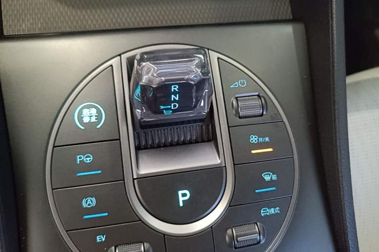 Used BYD Seal 05 DM-i 2025 DM-i Intelligent Drive 120KM Flagship Model Gear Lever