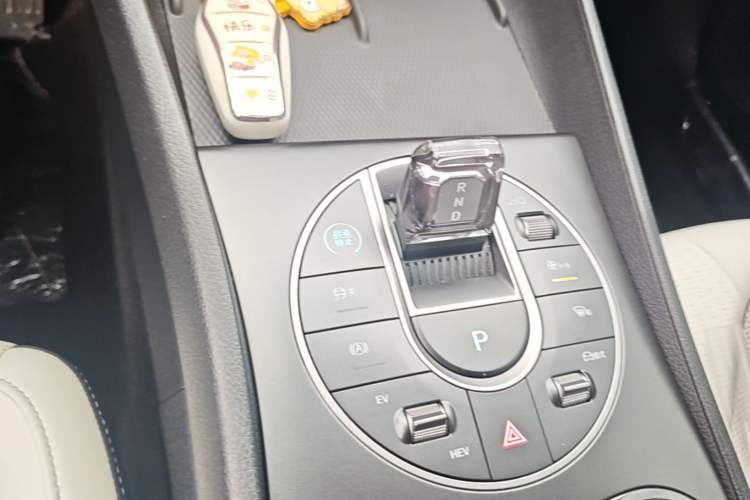 Used BYD Seal 05 DM-i 2025 DM-i Smart Drive 55KM Luxury Model Gear Lever