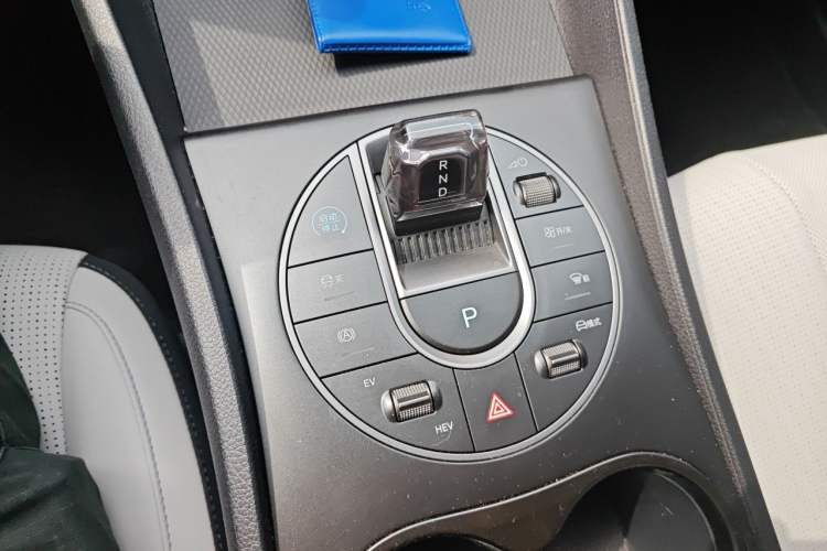 Used BYD Seal 05 DM-i 2025 DM-i Smart Drive 55KM Luxury Model Gear Lever