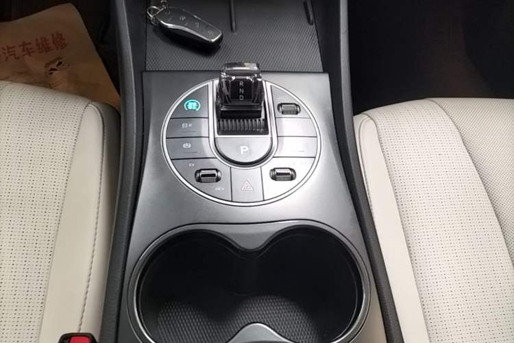 Used BYD Seal 05 DM-i 2025 DM-i Smart Drive 55KM Luxury Model Gear Lever