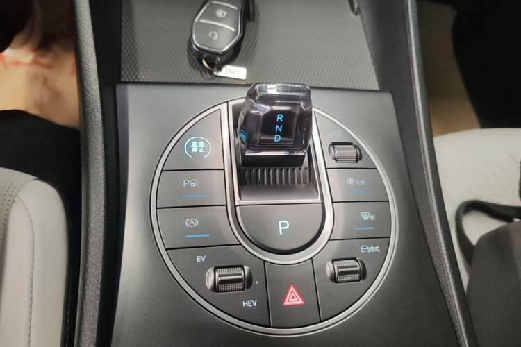 Used BYD Seal 05 DM-i 2025 DM-i Intelligent Drive 120KM Flagship Model Gear Lever