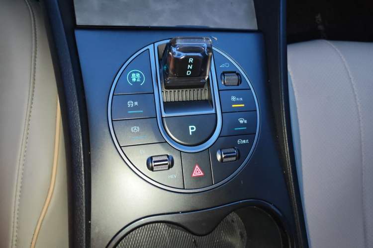 Used BYD Seal 05 DM-i 2025 DM-i Smart Drive 55KM Luxury Model Gear Lever