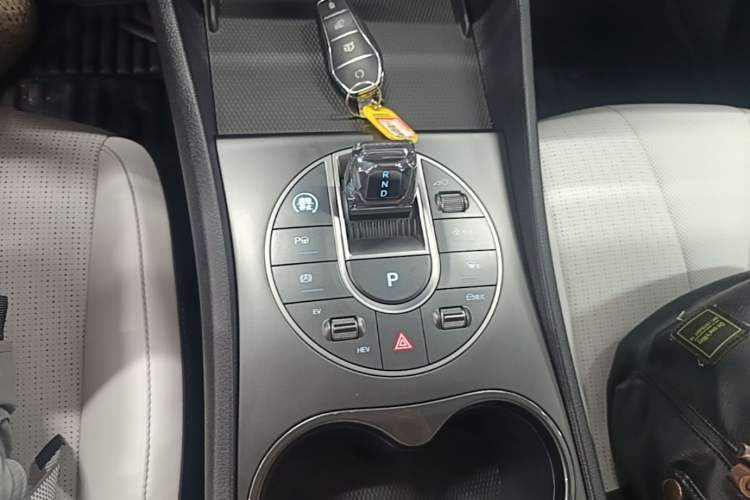 Used BYD Seal 05 DM-i 2025 DM-i Intelligent Drive 120KM Flagship Model Gear Lever