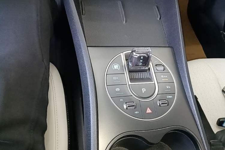 Used BYD Seal 05 DM-i 2025 DM-i Smart Drive 55KM Luxury Model Gear Lever