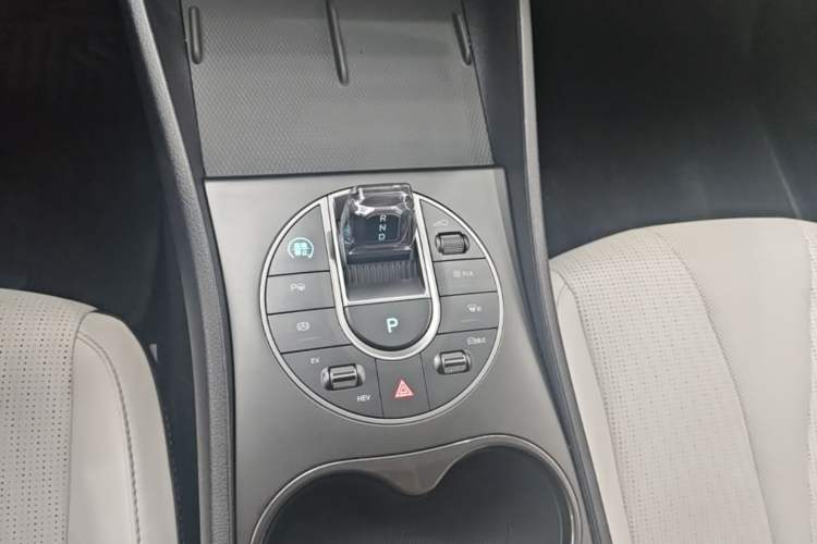 Used BYD Seal 05 DM-i 2025 DM-i Intelligent Drive 120KM Flagship Model Gear Lever