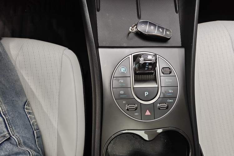 Used BYD Seal 05 DM-i 2025 DM-i Intelligent Drive 120KM Flagship Model Gear Lever