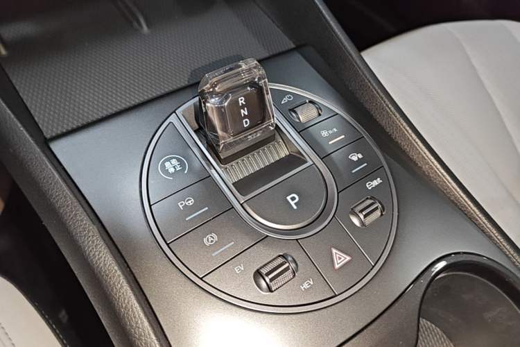 Used BYD Seal 05 DM-i 2025 DM-i Intelligent Drive 120KM Flagship Model Gear Lever