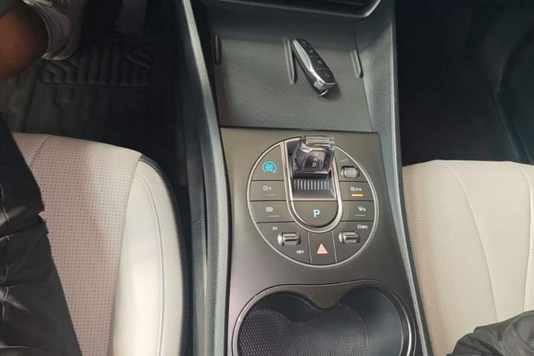 Used BYD Seal 05 DM-i 2025 DM-i Smart Drive 55KM Luxury Model Gear Lever