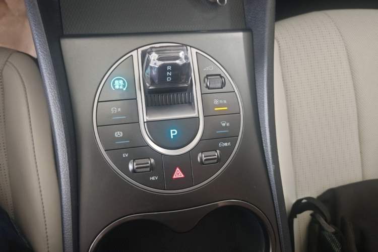 Used BYD Seal 05 DM-i 2025 DM-i Smart Drive 55KM Luxury Model Gear Lever