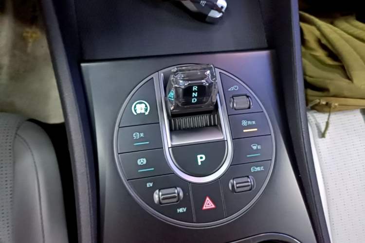 Used BYD Seal 05 DM-i 2025 DM-i Smart Drive 55KM Luxury Model Gear Lever