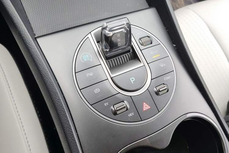 Used BYD Seal 05 DM-i 2025 DM-i Intelligent Drive 120KM Flagship Model Gear Lever