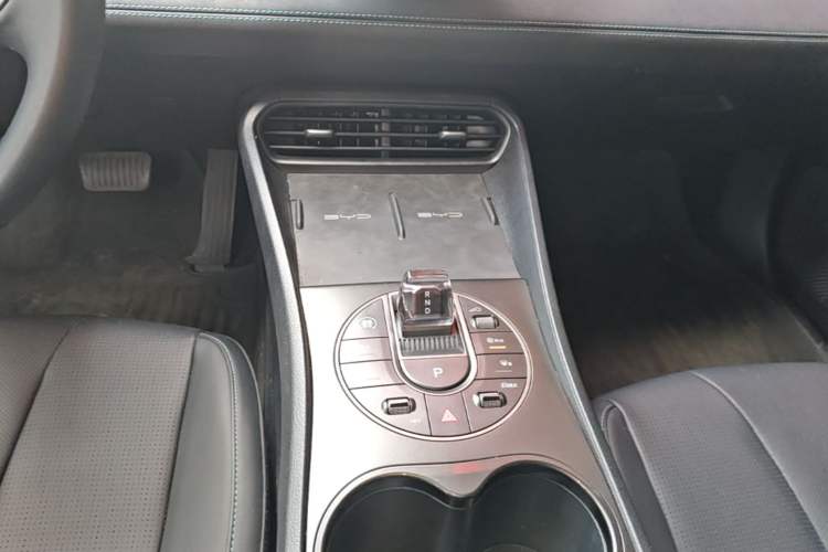 Used BYD Seal 05 DM-i 2025 DM-i Smart Drive 55KM Luxury Model Gear Lever