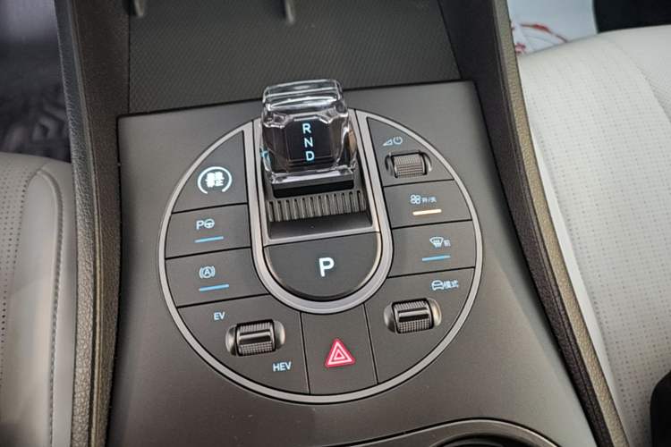 Used BYD Seal 05 DM-i 2025 DM-i Intelligent Drive 120KM Flagship Model Gear Lever