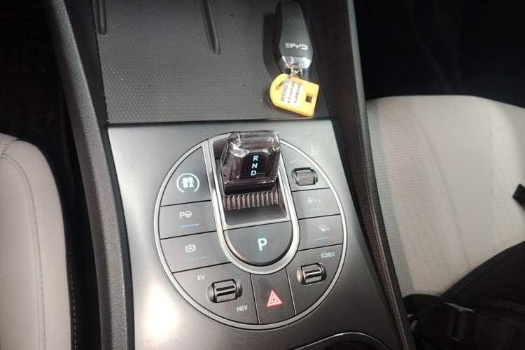 Used BYD Seal 05 DM-i 2025 DM-i Intelligent Drive 120KM Flagship Model Gear Lever