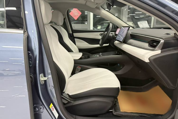 Used BYD Seal 05 DM-i 2025 DM-i Intelligent Drive 120KM Flagship Model Interior 1