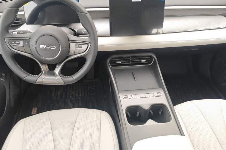 Used BYD Seal 05 DM-i 2025 DM-i Smart Drive 55KM Luxury Model Interior 2