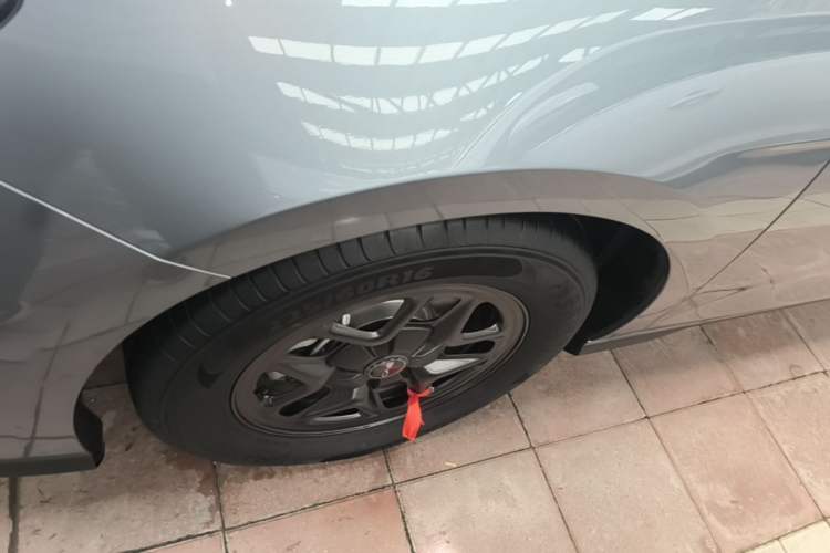 Used BYD Seal 05 DM-i 2025 DM-i Smart Drive 55KM Luxury Model Left Front Wheel Hub