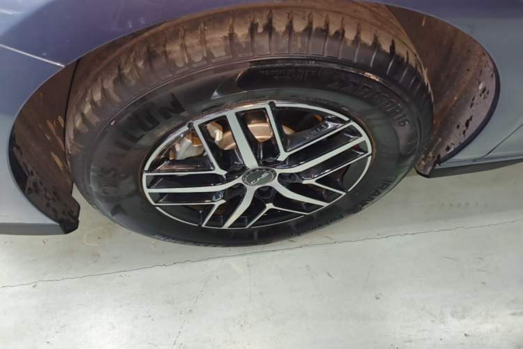 Used BYD Seal 05 DM-i 2025 DM-i Intelligent Drive 120KM Flagship Model Left Front Wheel Hub