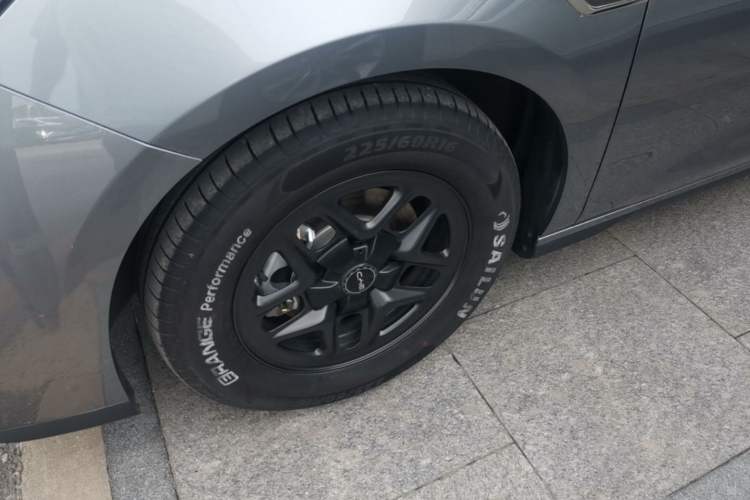 Used BYD Seal 05 DM-i 2025 DM-i Smart Drive 55KM Luxury Model Left Front Wheel Hub