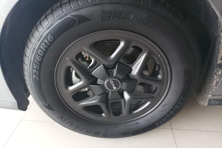 Used BYD Seal 05 DM-i 2025 DM-i Smart Drive 55KM Luxury Model Left Front Wheel Hub