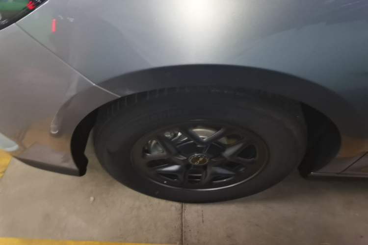 Used BYD Seal 05 DM-i 2025 DM-i Smart Drive 55KM Luxury Model Left Front Wheel Hub