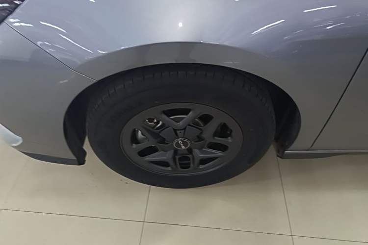 Used BYD Seal 05 DM-i 2025 DM-i Smart Drive 55KM Luxury Model Left Front Wheel Hub