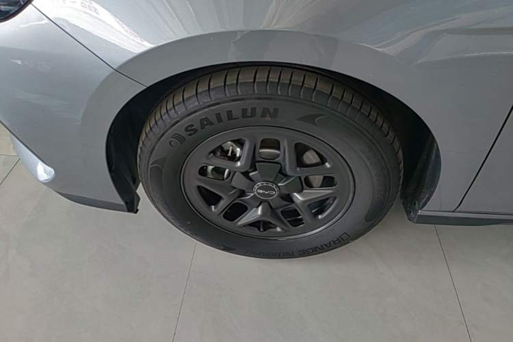 Used BYD Seal 05 DM-i 2025 DM-i Smart Drive 55KM Luxury Model Left Front Wheel Hub