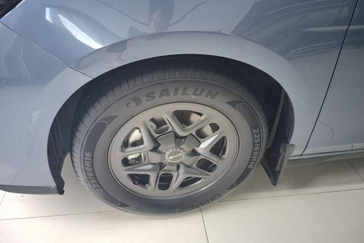 Used BYD Seal 05 DM-i 2025 DM-i Smart Drive 55KM Luxury Model Left Front Wheel Hub