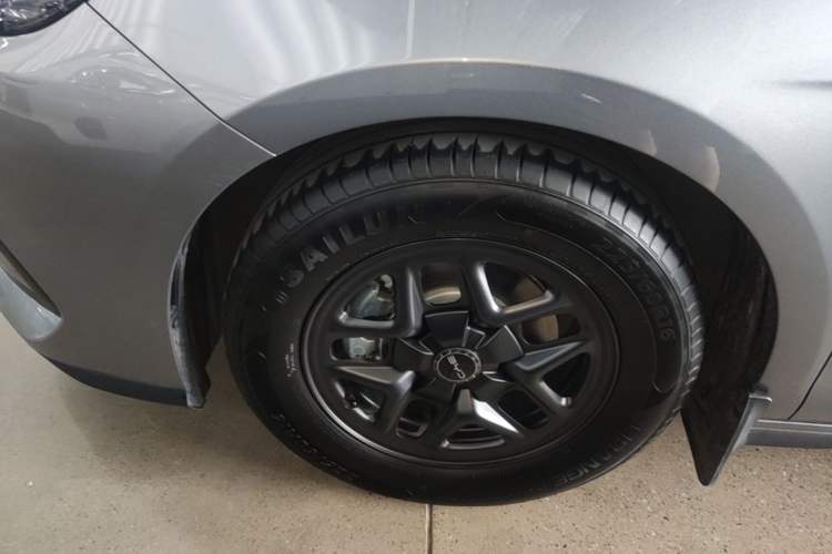 Used BYD Seal 05 DM-i 2025 DM-i Smart Drive 55KM Luxury Model Left Front Wheel Hub