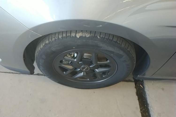 Used BYD Seal 05 DM-i 2025 DM-i Smart Drive 55KM Luxury Model Left Front Wheel Hub