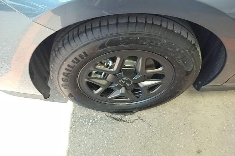 Used BYD Seal 05 DM-i 2025 DM-i Smart Drive 55KM Luxury Model Left Front Wheel Hub