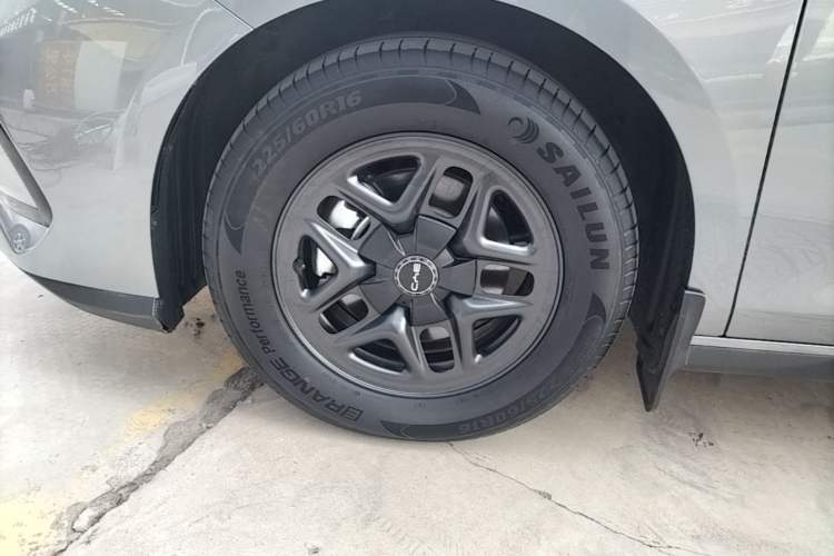 Used BYD Seal 05 DM-i 2025 DM-i Smart Drive 55KM Luxury Model Left Front Wheel Hub