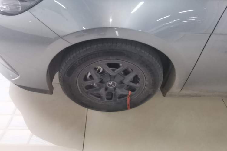 Used BYD Seal 05 DM-i 2025 DM-i Smart Drive 55KM Luxury Model Left Front Wheel Hub